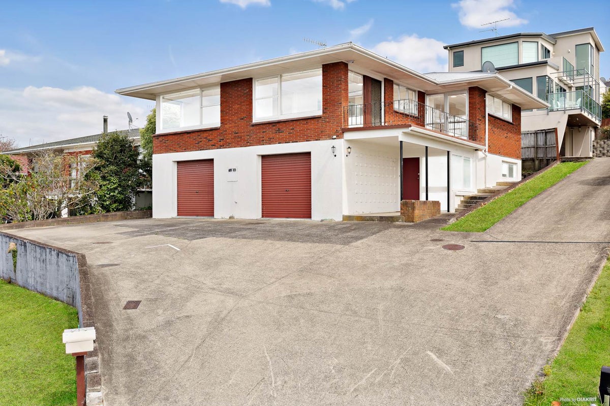 25 Martin Crescent, Northcote, Auckland - Carousel 1