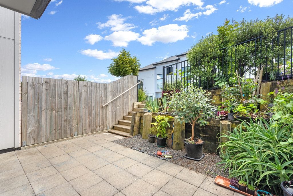 5 Tokai Place, Glen Eden, Auckland - Carousel 2
