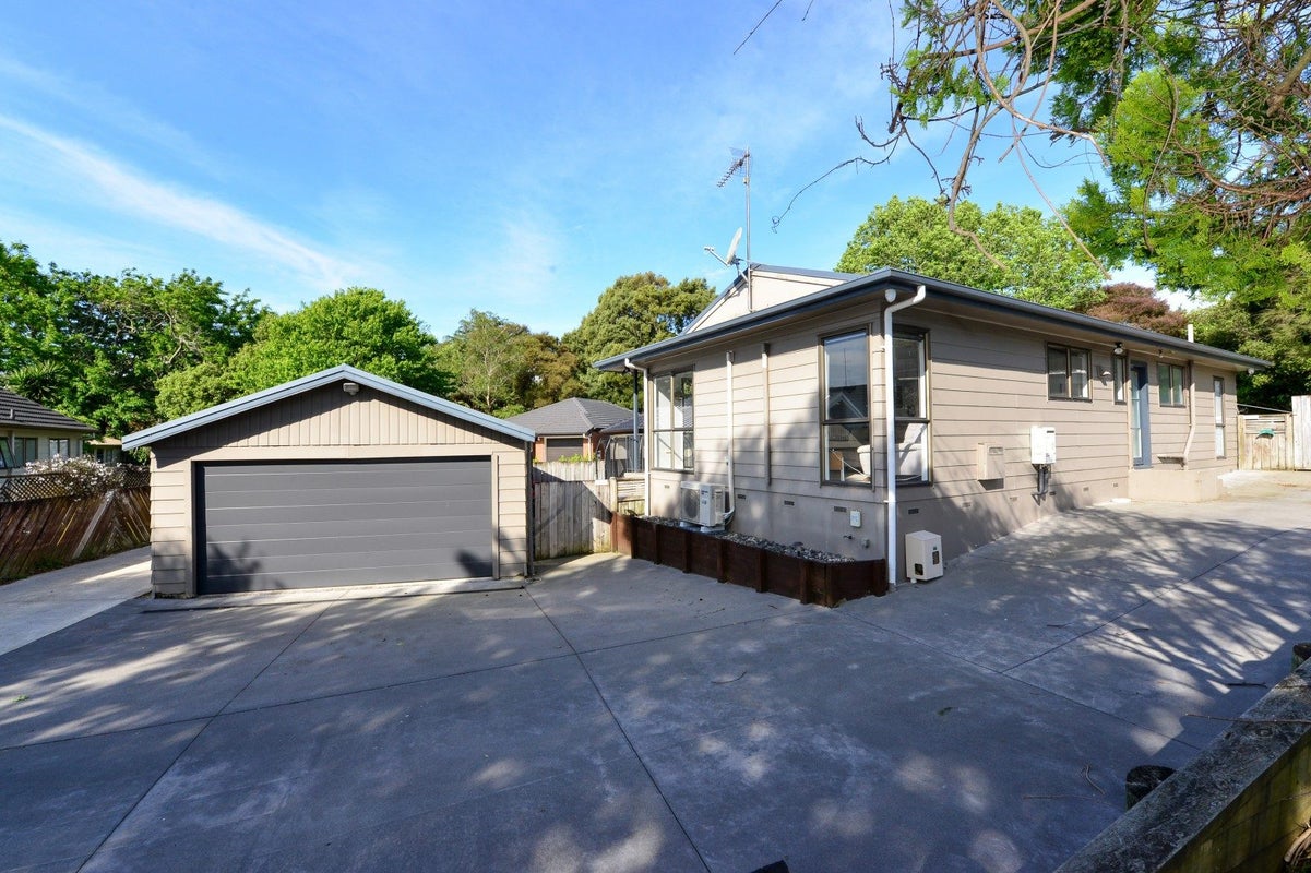 11 Matipo Crescent, Pukete, Hamilton - Carousel 1