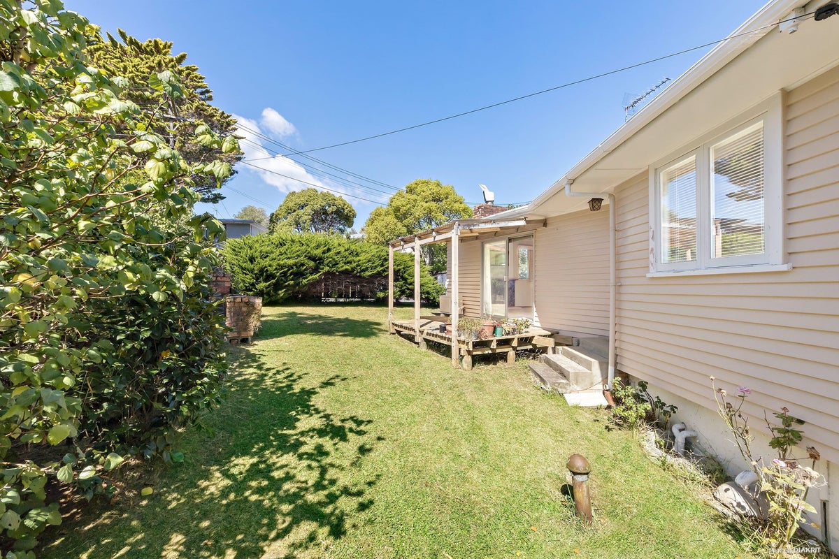 2 Lucknow Place, Blockhouse Bay, Auckland - Carousel 2