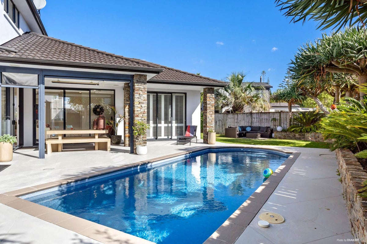26 Newbury Place, Schnapper Rock, Auckland - Carousel 1