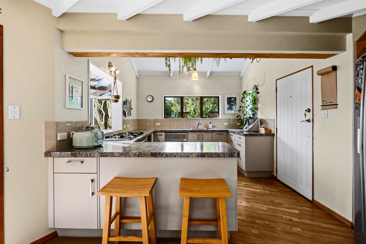 7 Honnor Place, Hurdon, New Plymouth - Carousel 2