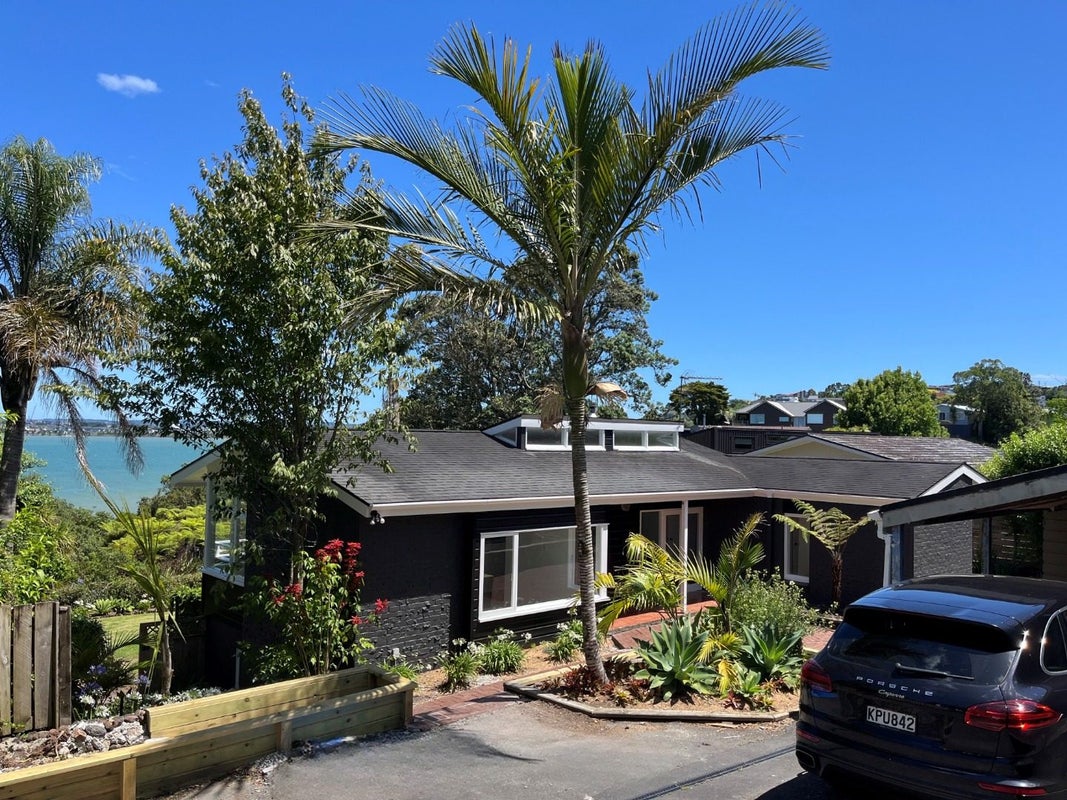 13 Valkyria Place, Beach Haven, Auckland - Carousel 1