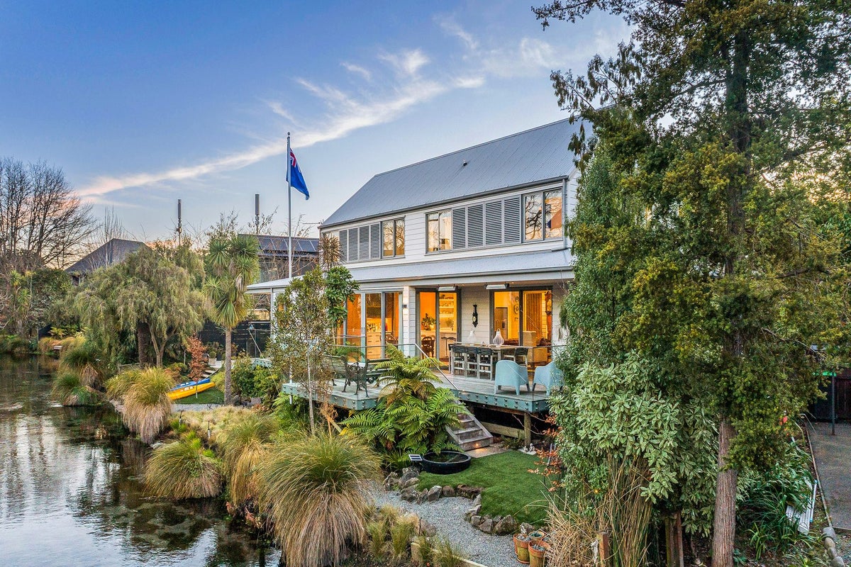 12 Clifford Avenue, Fendalton, Christchurch City, Canterbury - Carousel 2