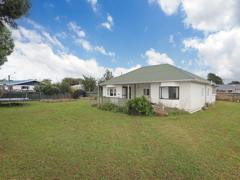 22B Flower Street, Bulls - Carousel 17