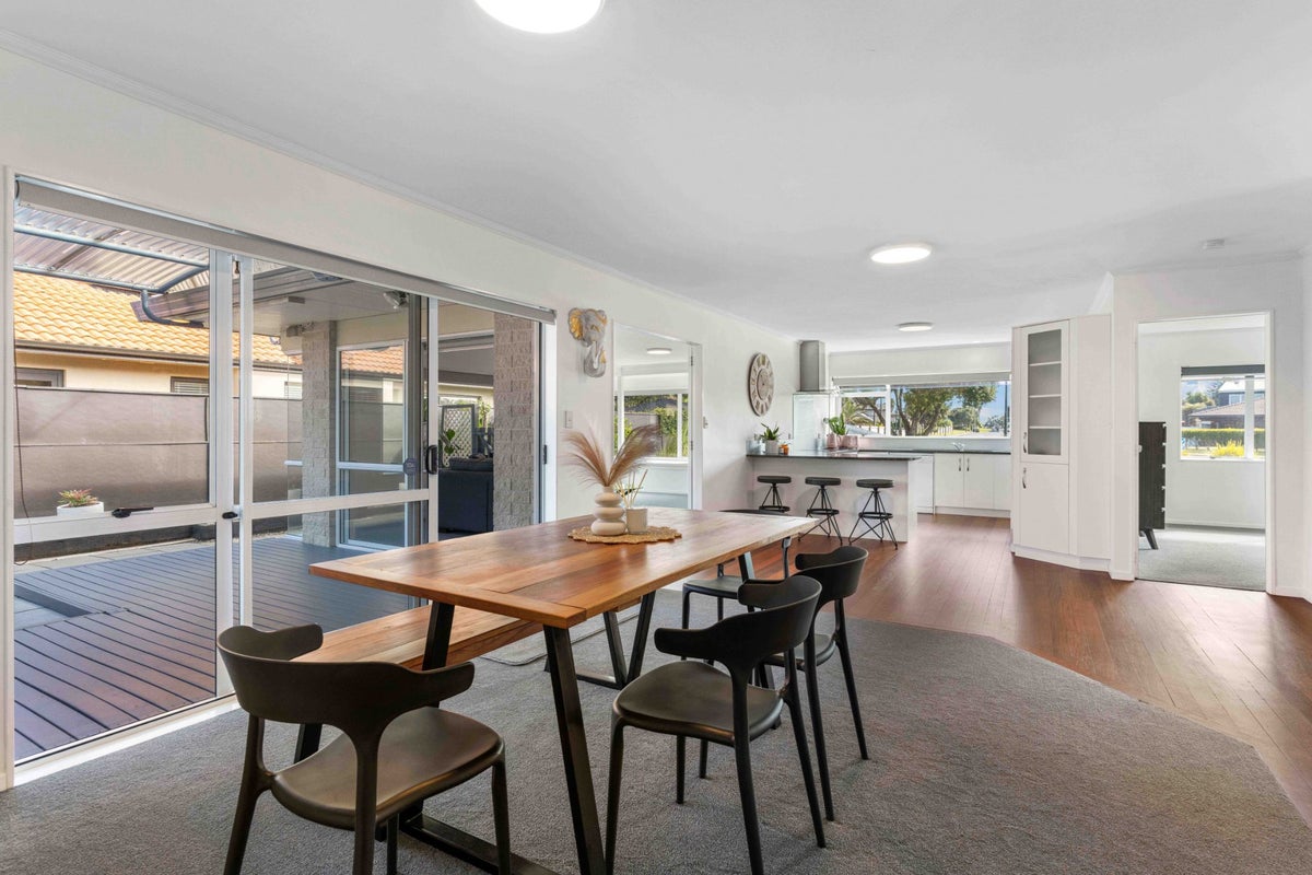 21 Pacific View Road, Papamoa Beach, Papamoa - Carousel 1