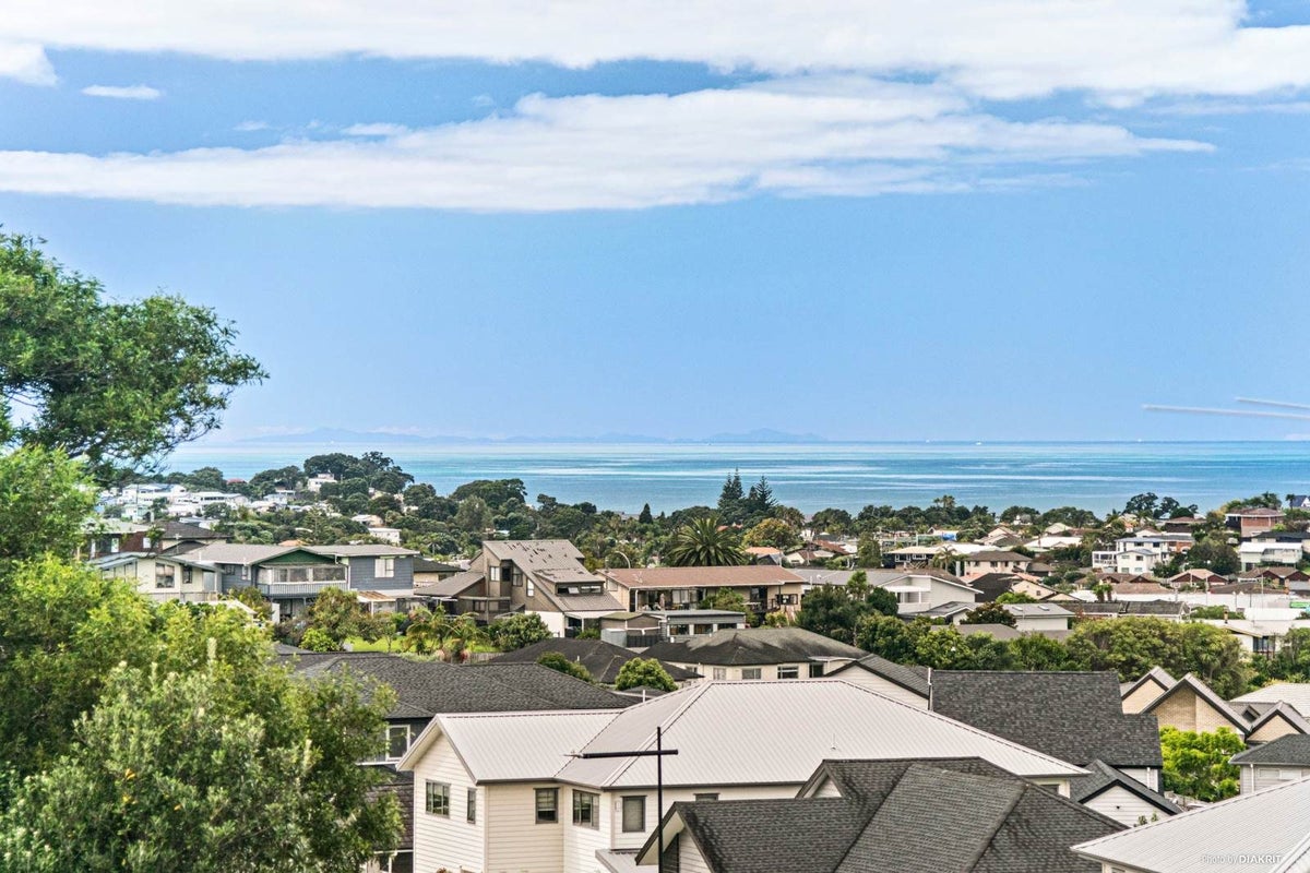 2 Greenview Lane, Red Beach, Whangaparāoa - Carousel 1