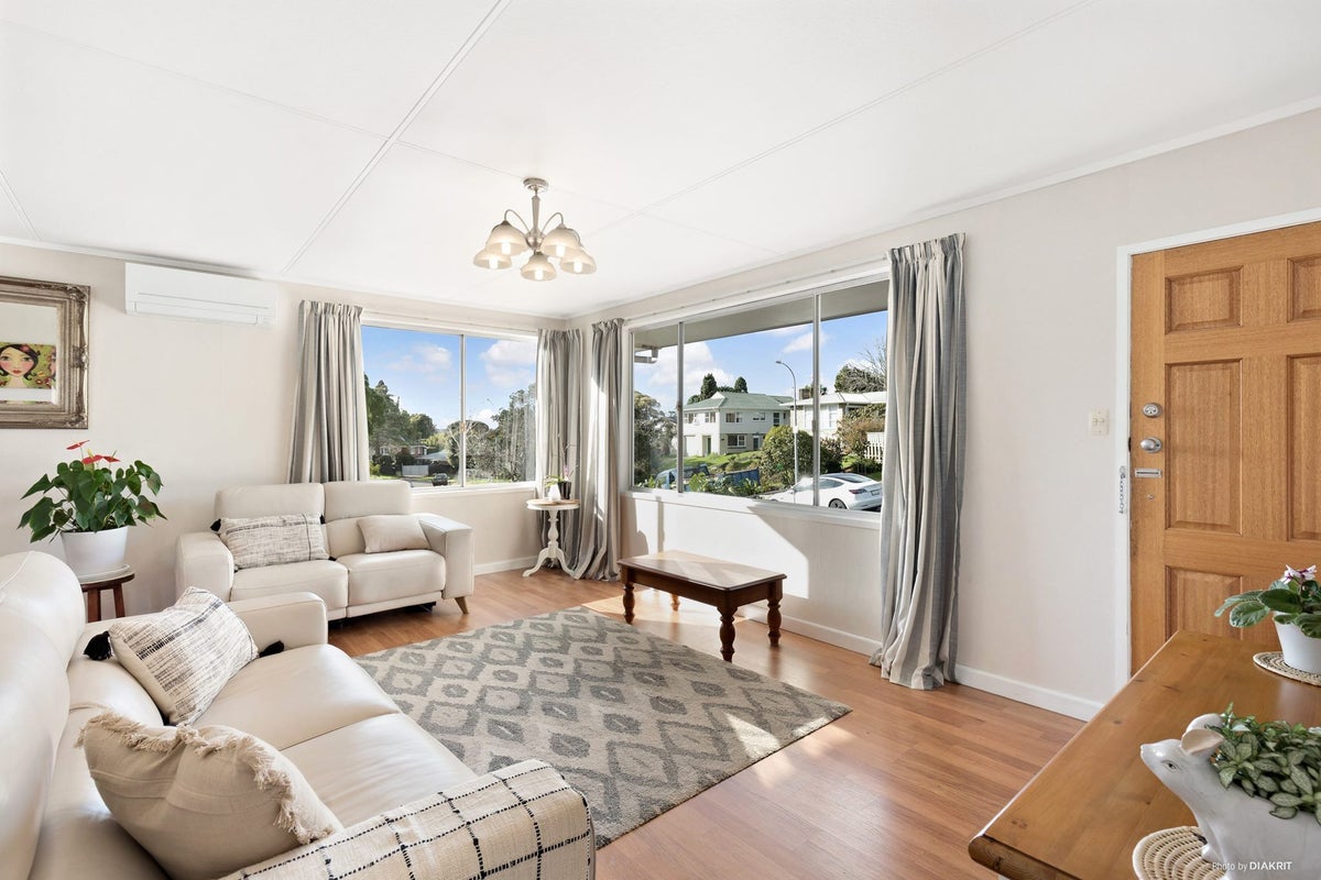 1 Hamilton Place, Glenfield, Auckland - Carousel 2