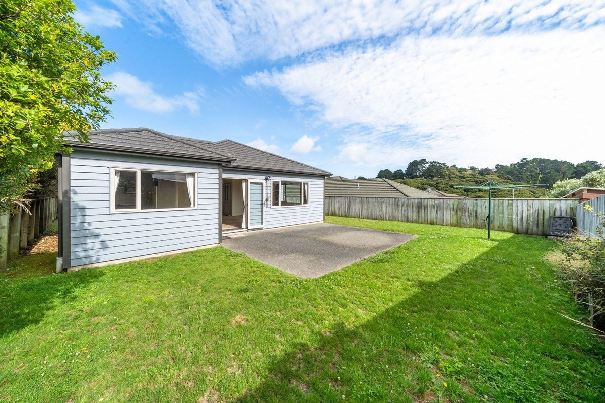 35 Staithes Drive North, Whitby, Porirua - Carousel 1