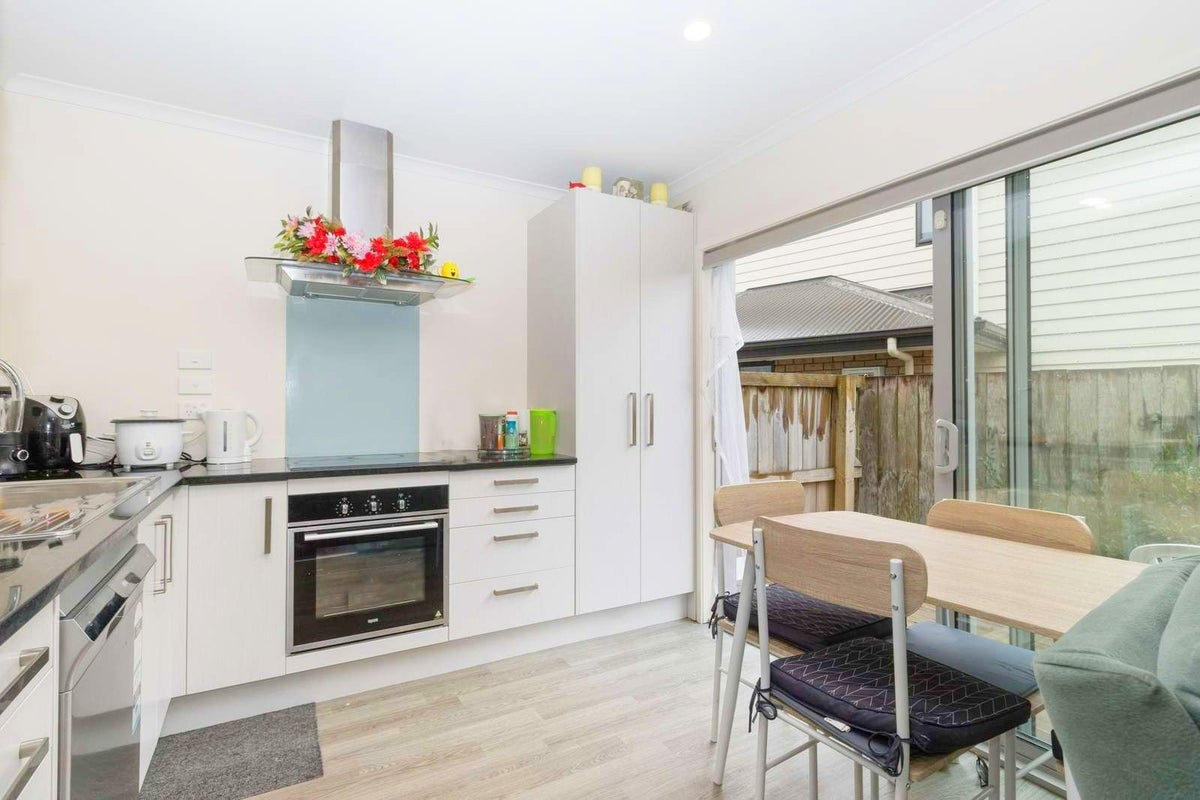 6/215 Massey Street, Frankton, Hamilton - Carousel 2