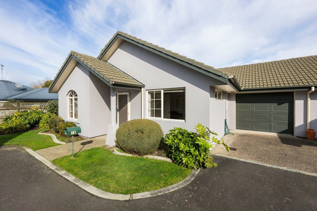 18/16 Rototuna Road, Flagstaff, Hamilton - Carousel 2