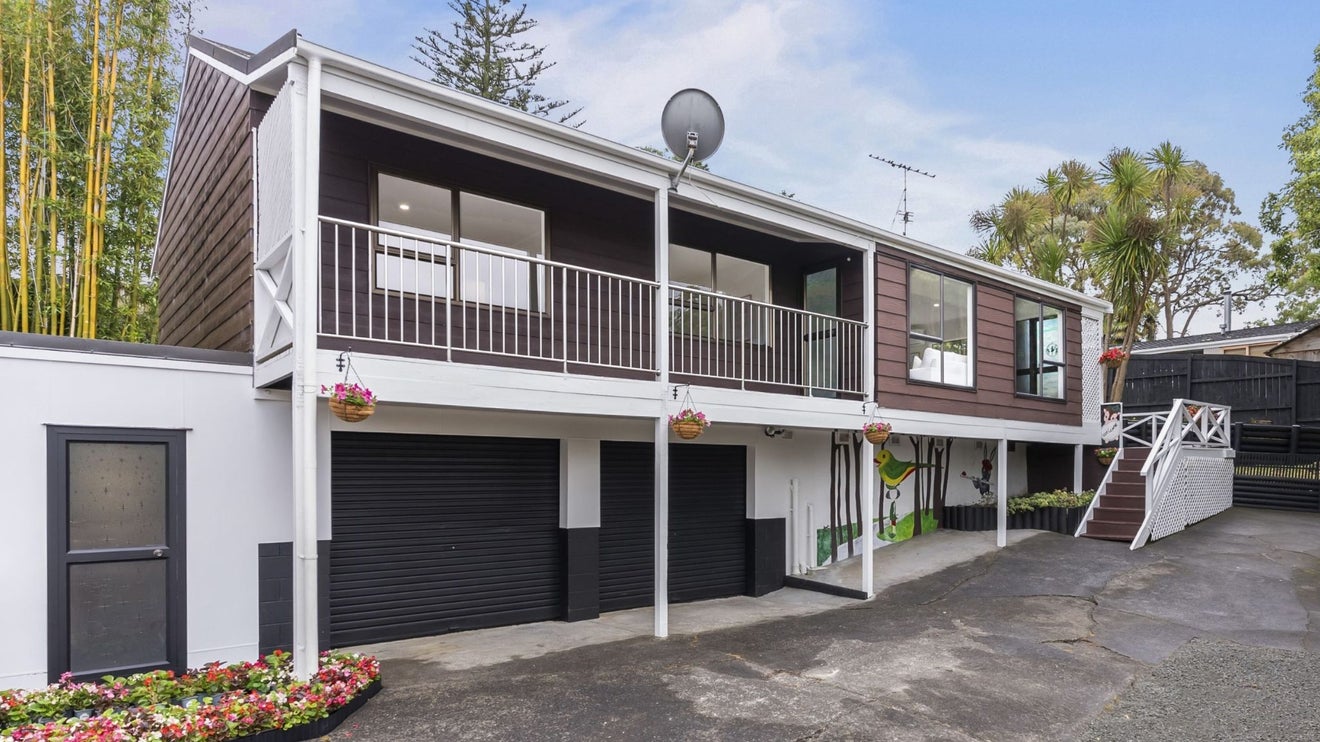 2/687 East Coast Road, Browns Bay, Auckland - Carousel 1