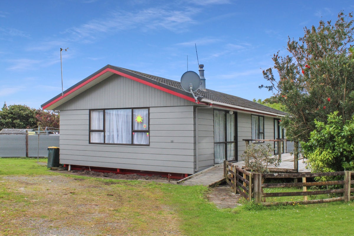 43 Kowhai Street, Tokomaru, Palmerston North - Carousel 1