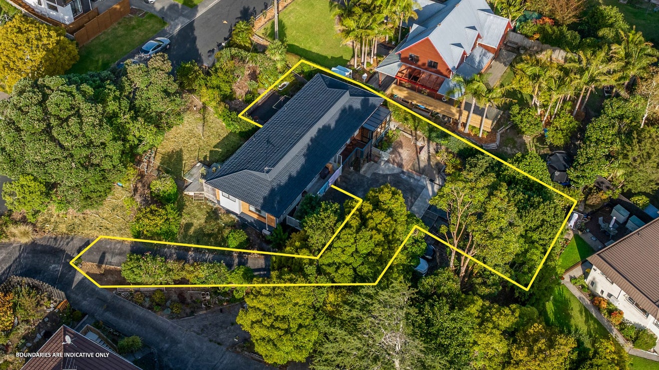 1/2 Orewa Street, Torbay, Auckland - Carousel 1