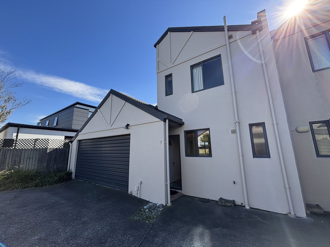 7/42 Champion Street, Edgeware, Christchurch - Carousel 1