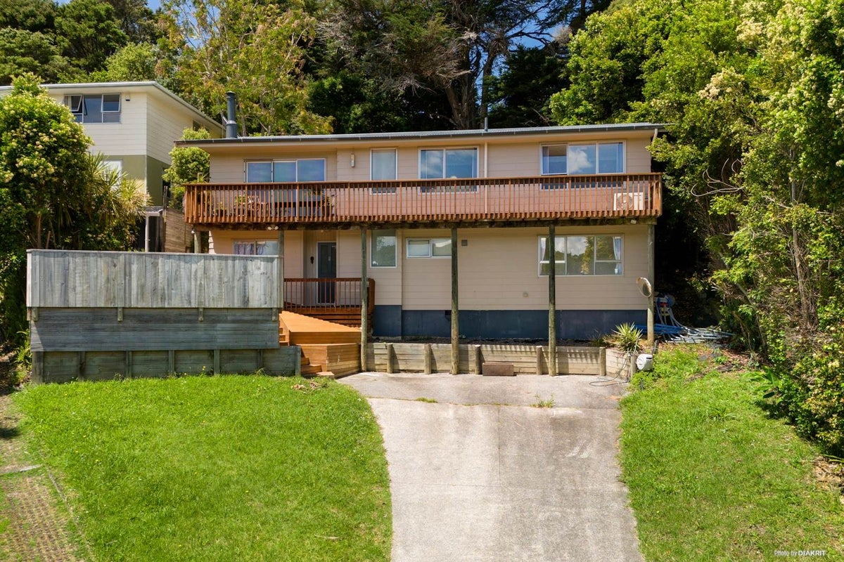 8 Vari Place, Bayview, Auckland - Carousel 1