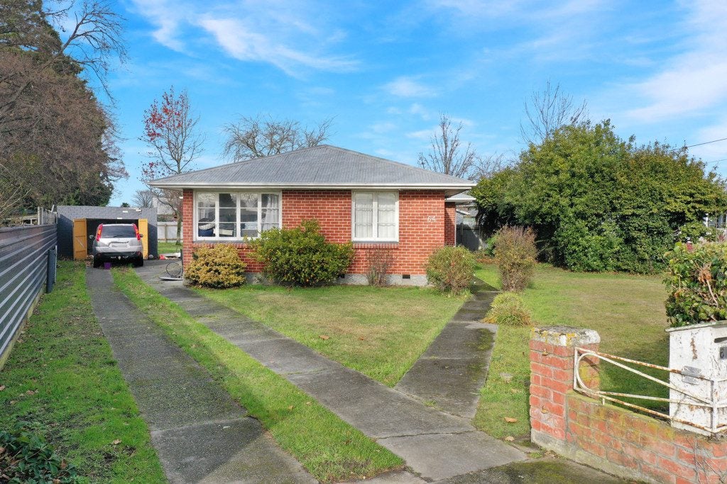 64 Brucefield Avenue, Netherby, Ashburton - Carousel 1