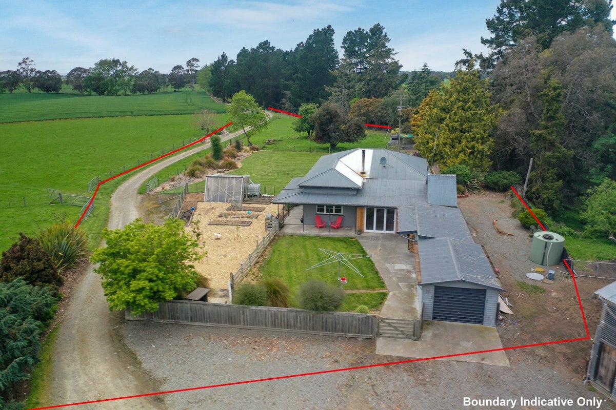 594 Blue Cliffs Road, Saint Andrews, St Andrews - Carousel 1