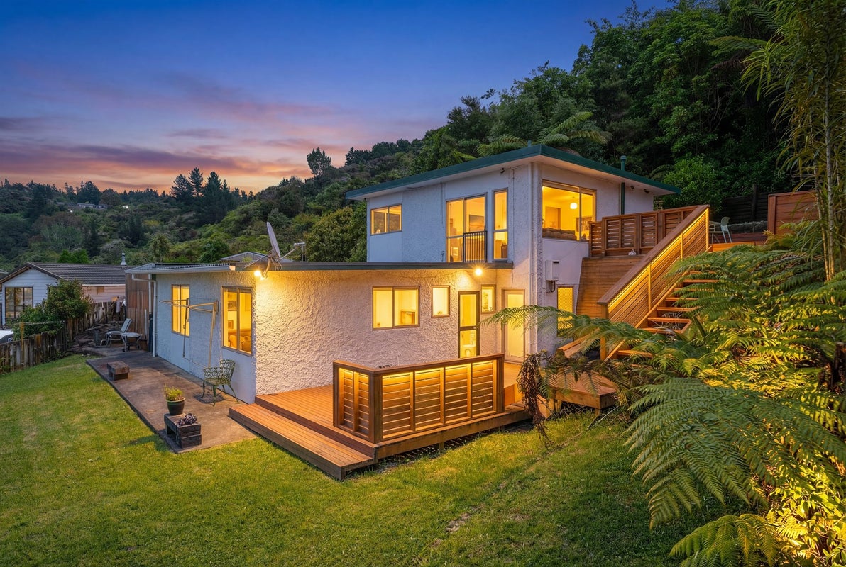 11 Bogle Grove, Stokes Valley, Lower Hutt - Carousel 1