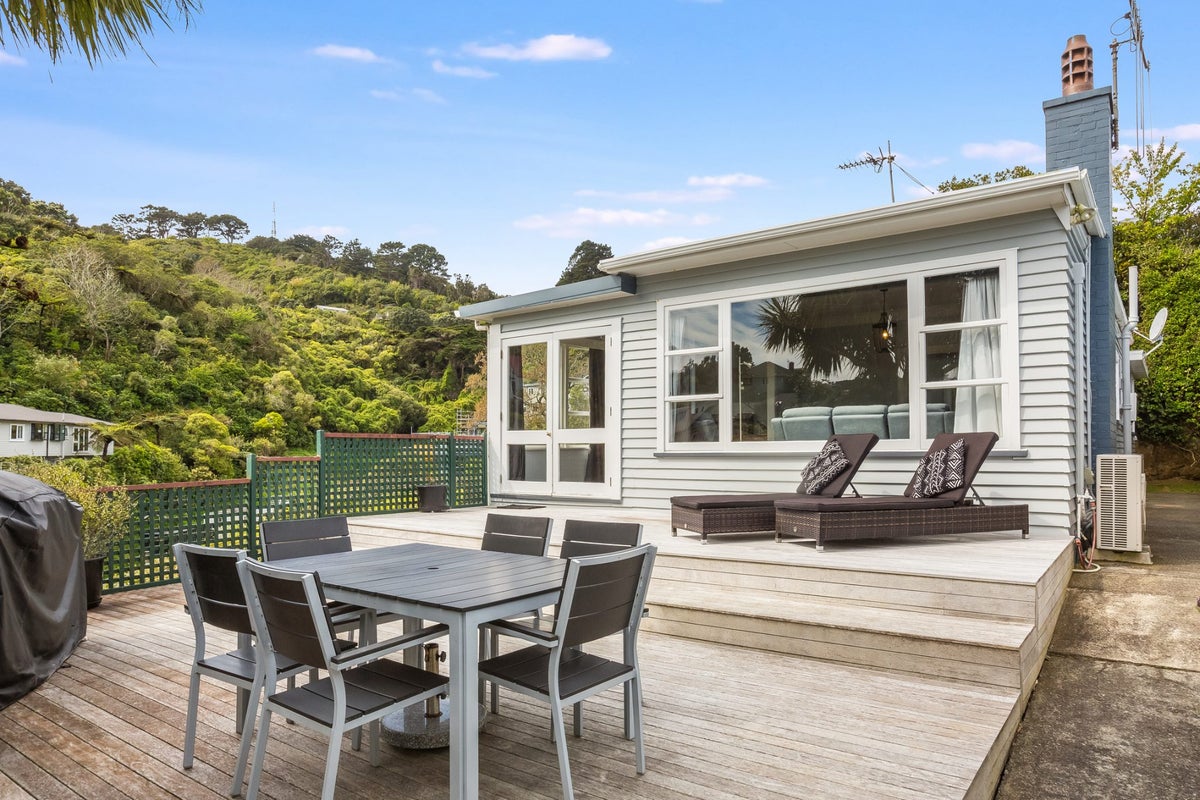 26 Pembroke Road, Northland, Wellington - Carousel 1