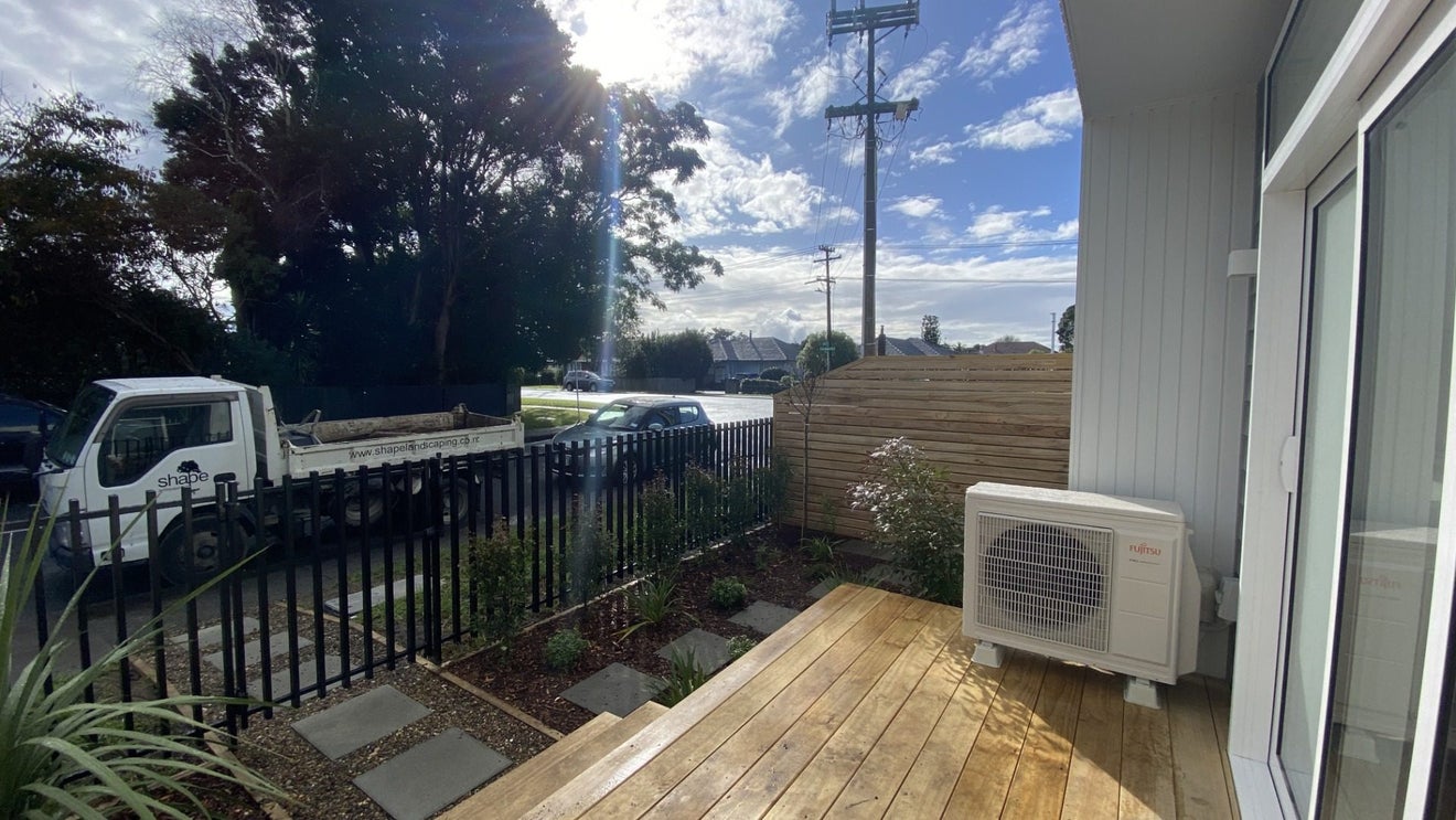 2/2 Moor Avenue, Te Atatu Peninsula, Auckland - Carousel 2
