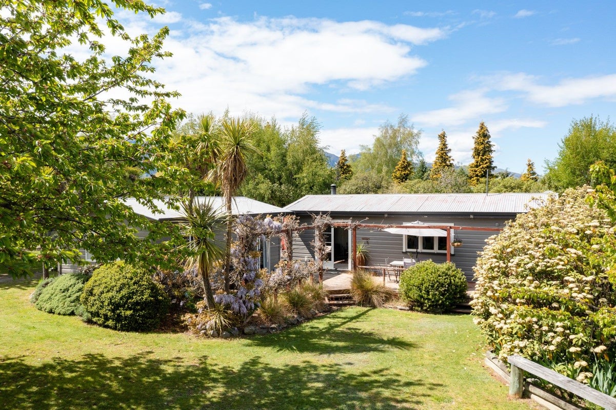 3 Lakeview Terrace, Lake Hawea, Wanaka - Carousel 1