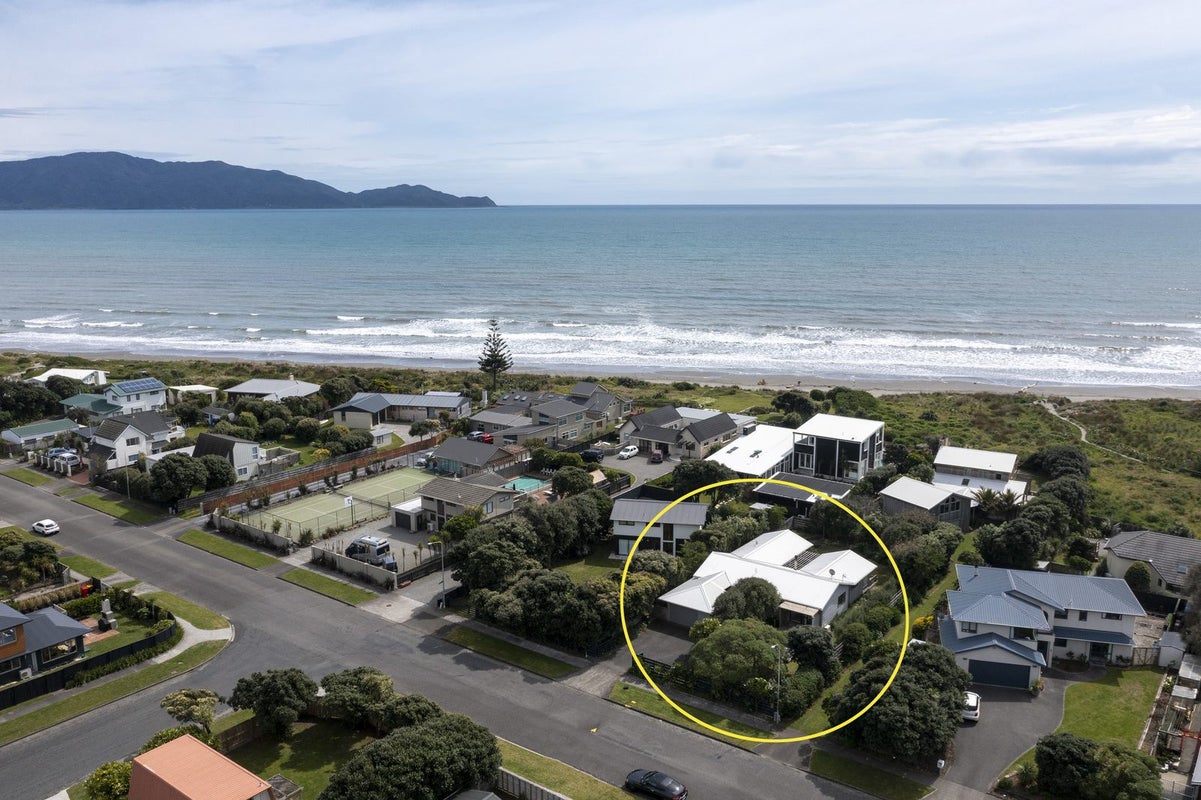 131 Field Way, Waikanae Beach, Waikanae - Carousel 24