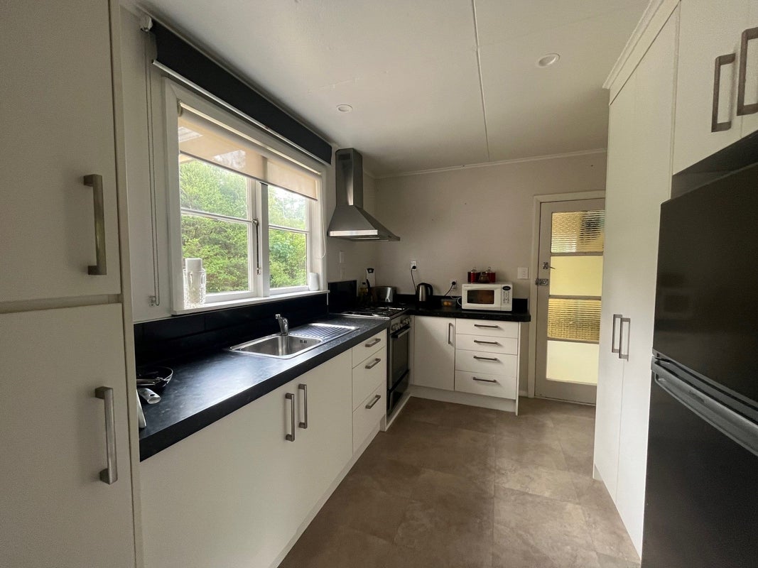 13 Avian Crescent, Blue Mountains, Upper Hutt - Carousel 2
