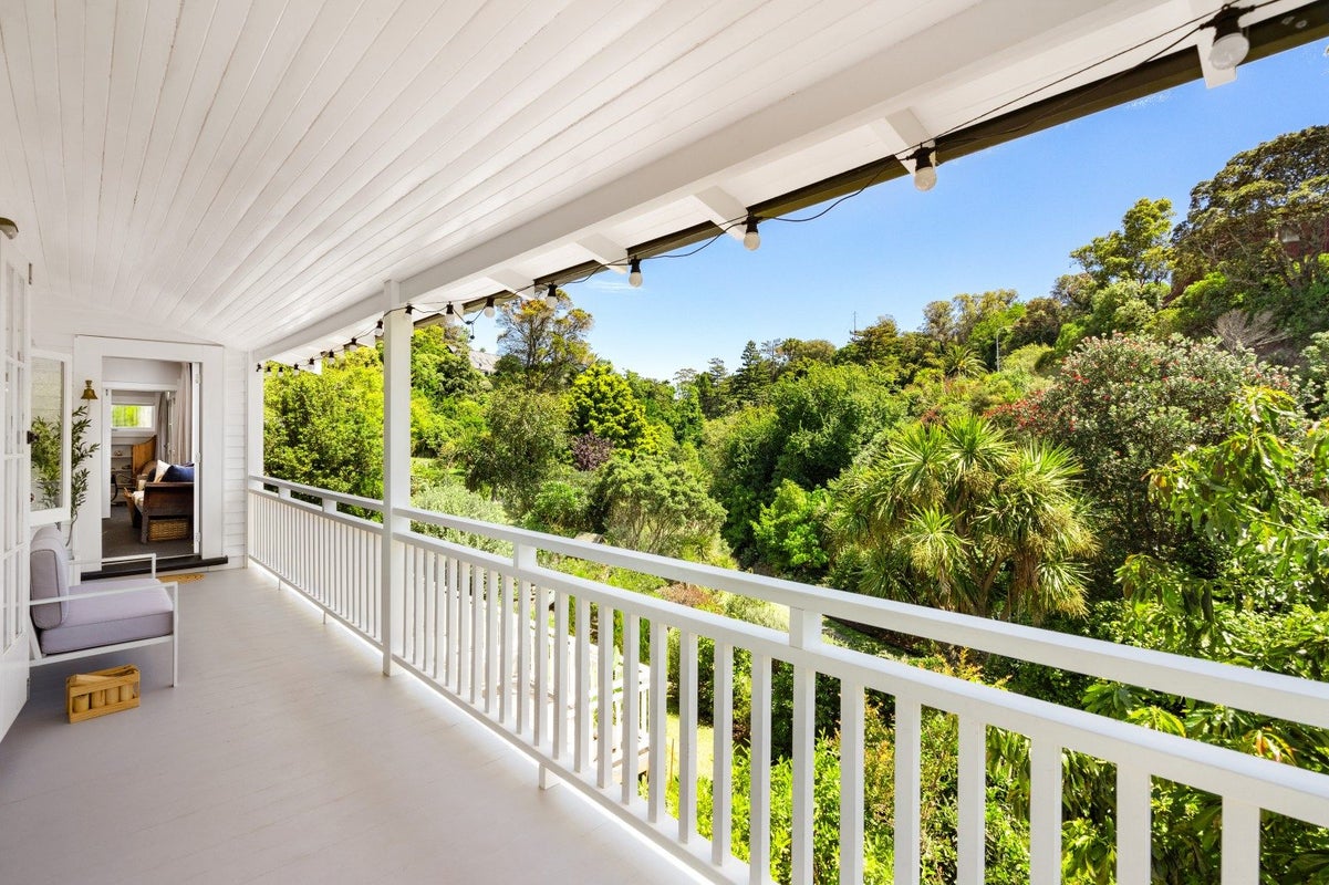 23 Lighthouse Road, Bluff Hill, Napier - Carousel 2