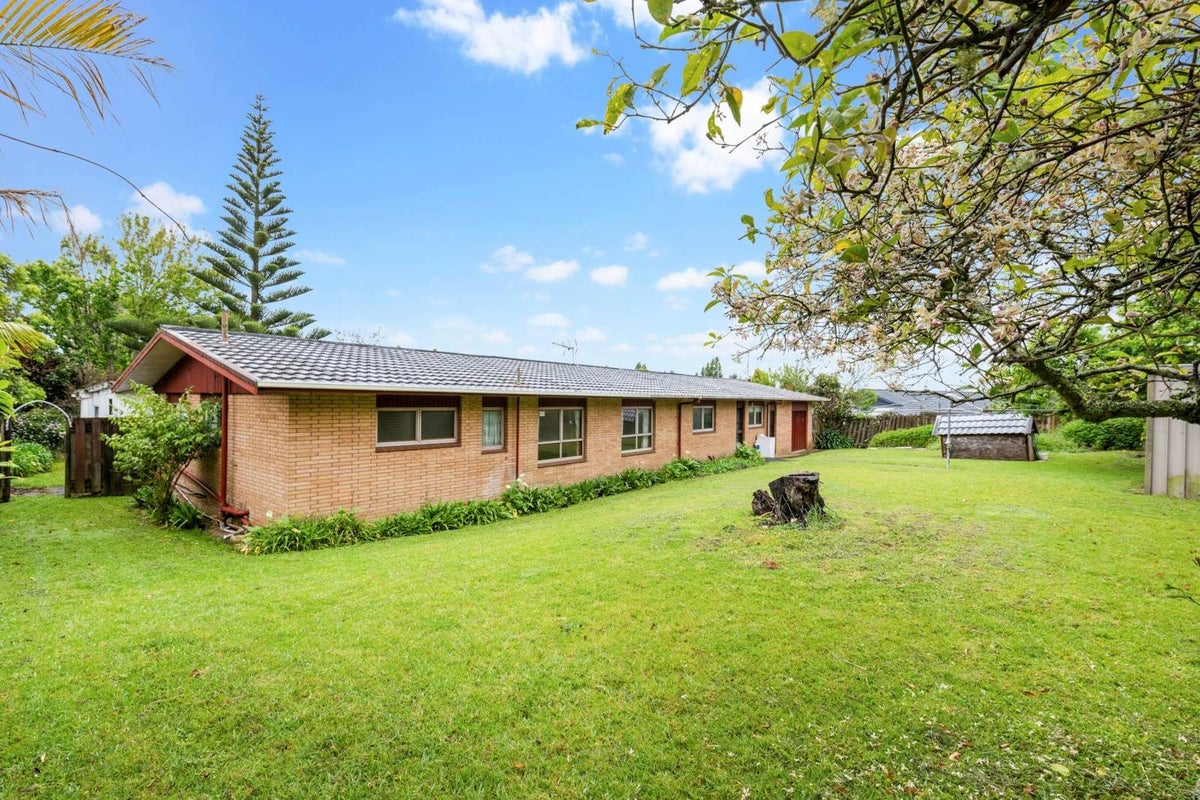 120 Glenmore Road, Sunnyhills, Auckland - Carousel 2