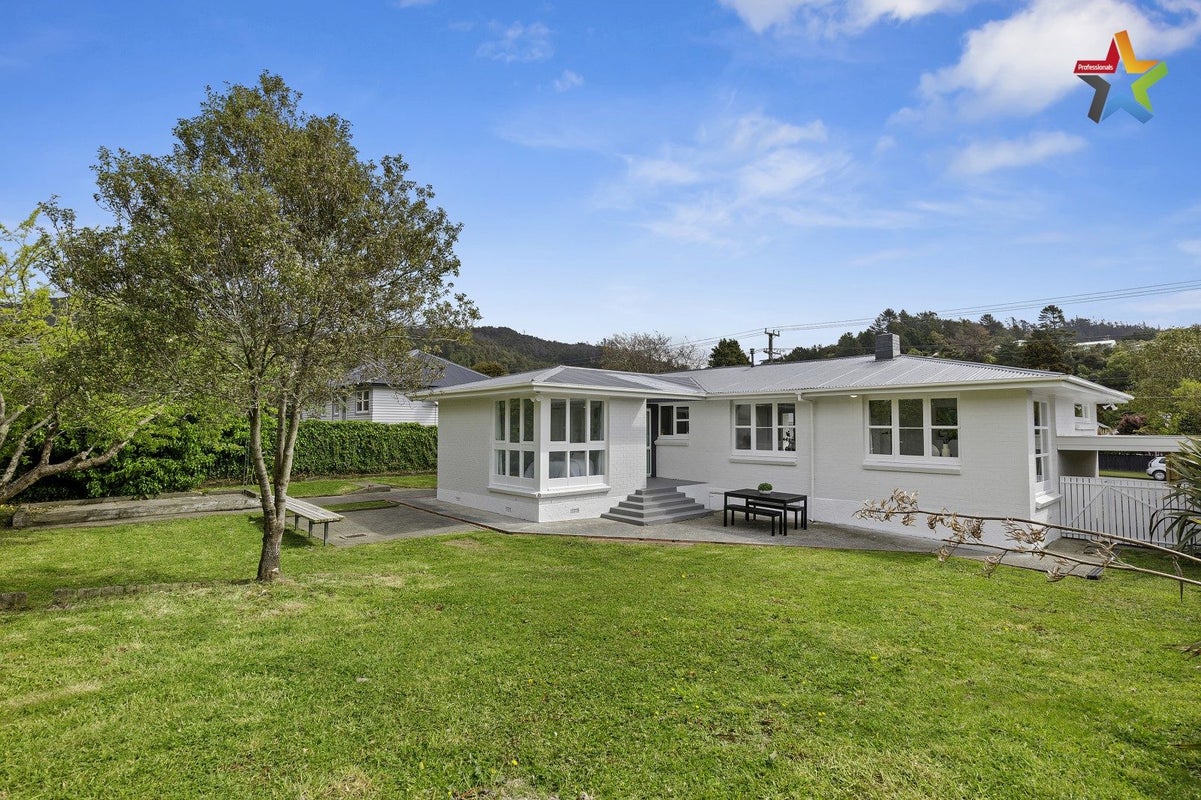 347 Stokes Valley Road, Stokes Valley, Lower Hutt - Carousel 1