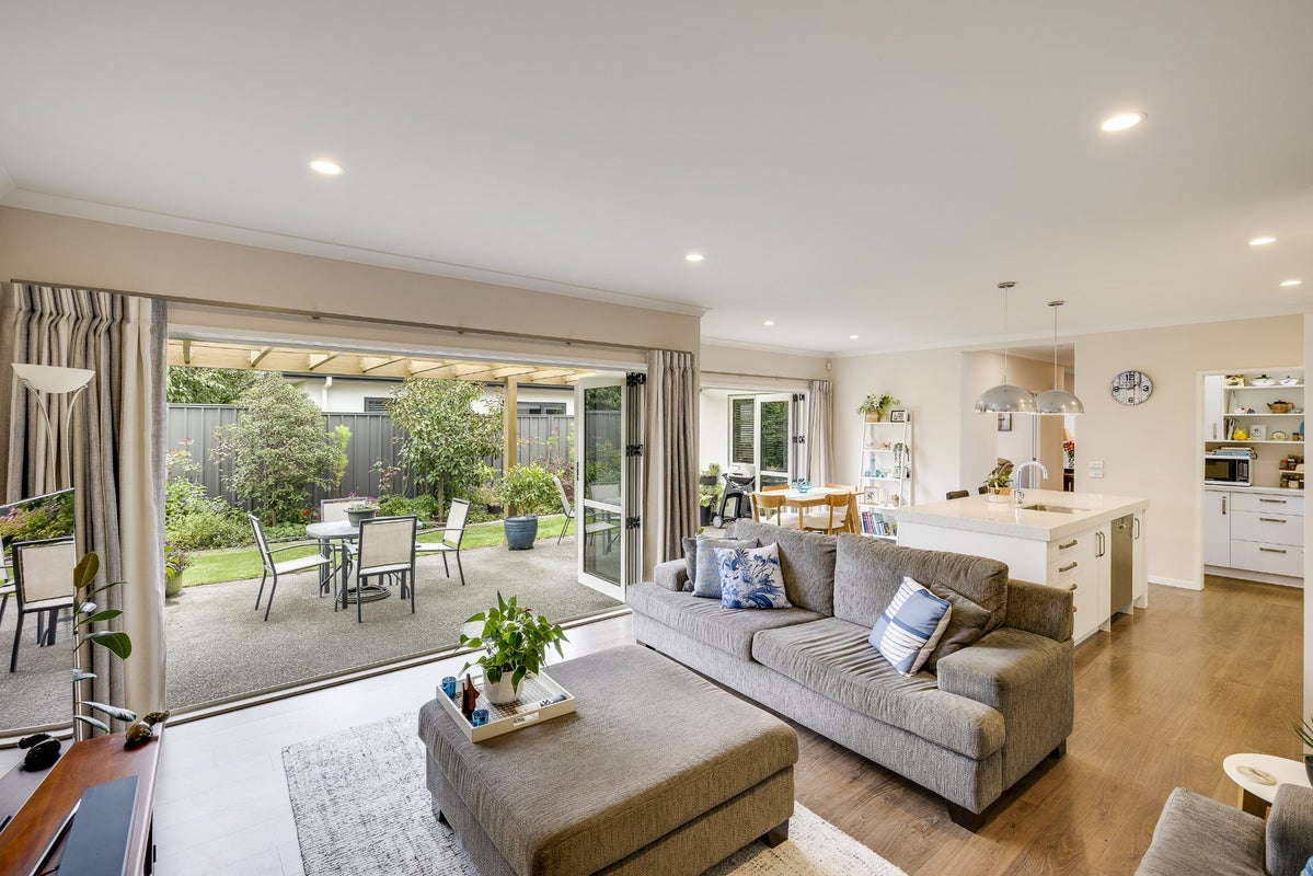 6 Drake Crescent, Awatoto, Napier - Carousel 1