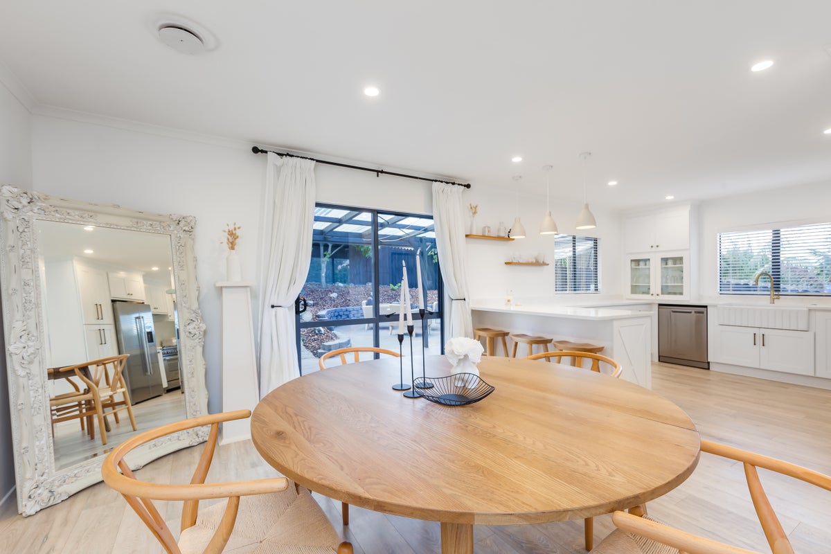 27 Donald Street, Stanmore Bay, Whangaparaoa - Carousel 1