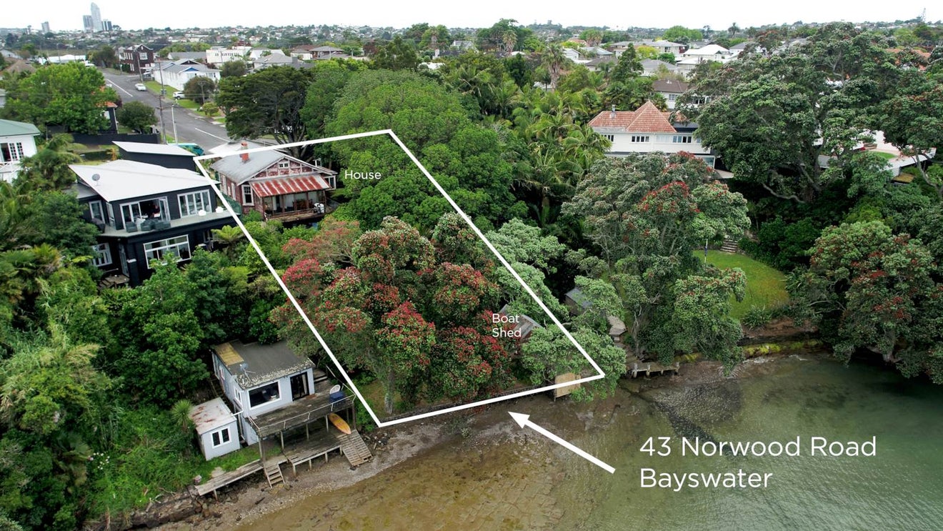 43 Norwood Road, Bayswater, Auckland - Carousel 1
