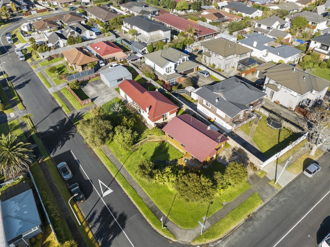 10 Eastern Beach Road, Eastern Beach, Auckland - Carousel 1