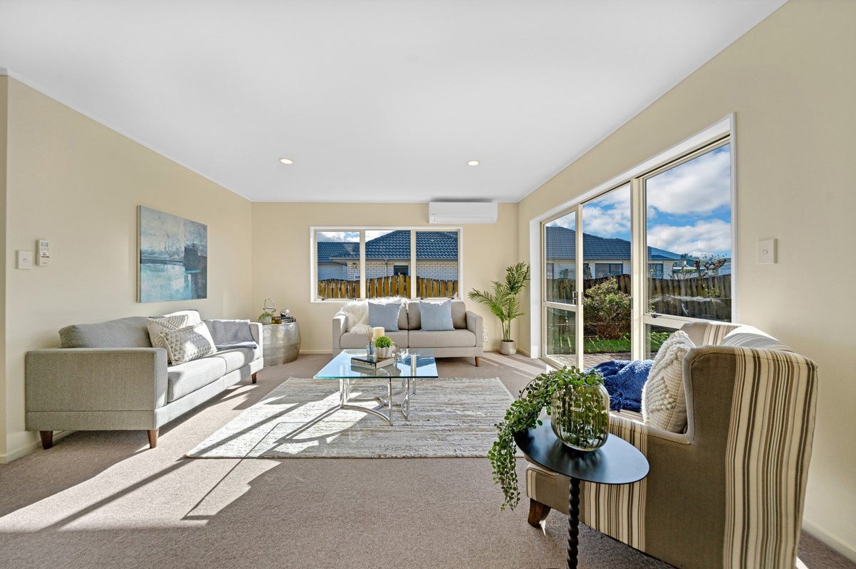 1/15 Tolben Place, Golflands, Auckland - Carousel 2