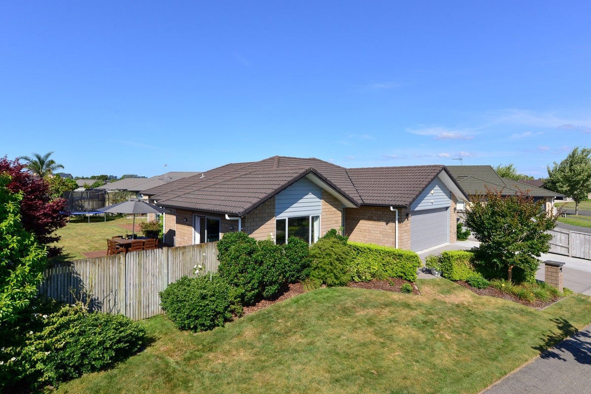 20 Whitney Place, Rototuna North, Hamilton - Carousel 2