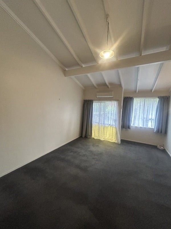 703 Southampton Street West, Saint Leonards, Hastings - Carousel 2