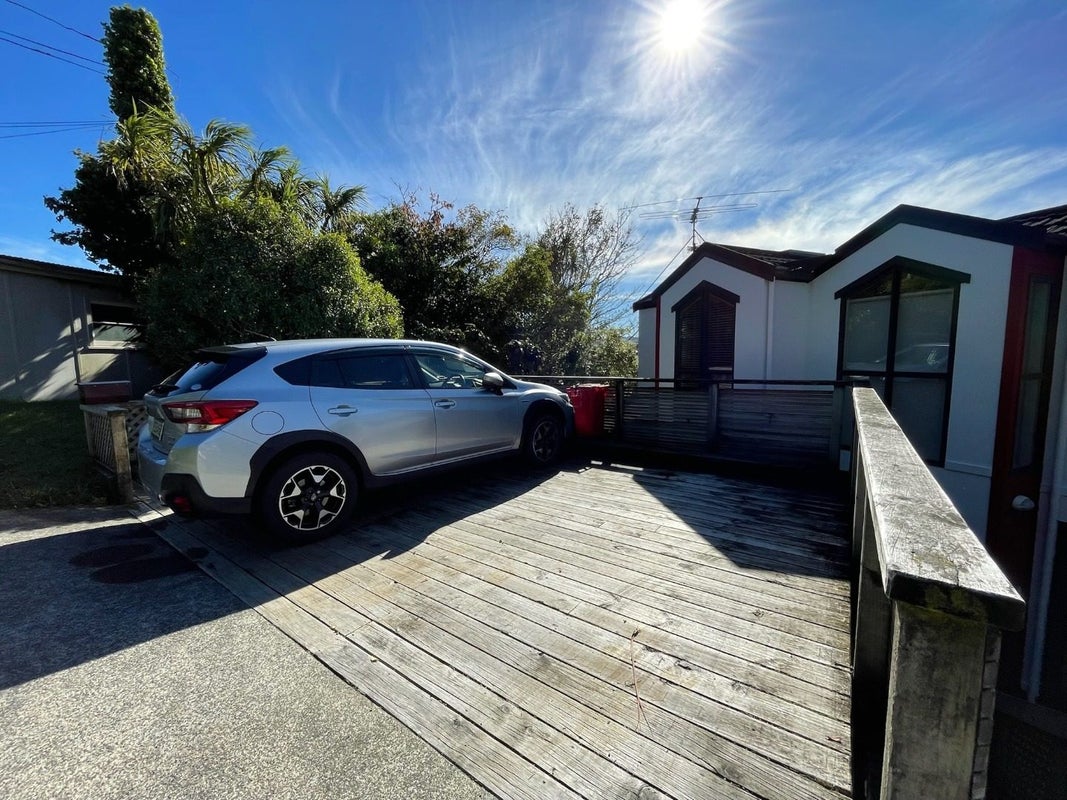 2 Donald Crescent, Karori, Wellington - Carousel 18