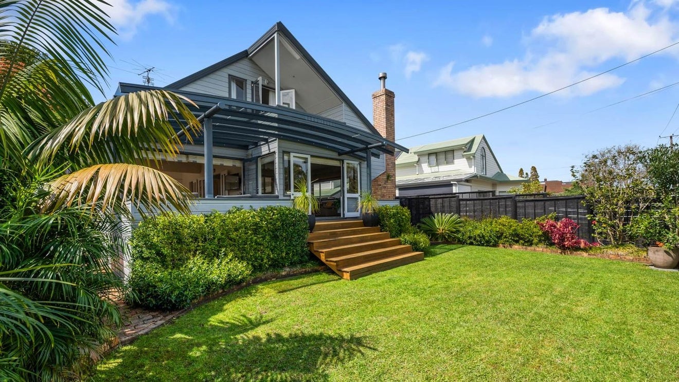 40 Wairoa Road, Narrow Neck, Auckland - Carousel 1