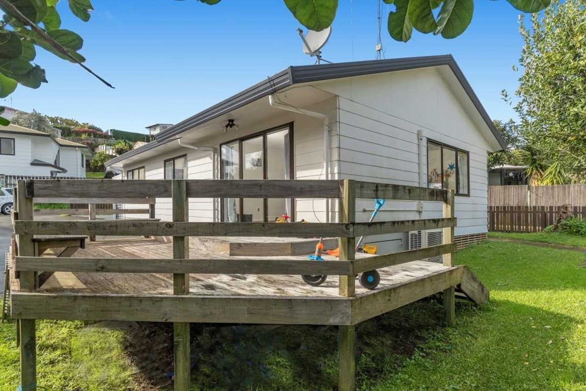 1 Peppertree Way, Brookfield, Tauranga - Carousel 2