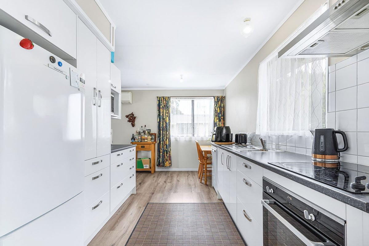 47 Hibiscus Avenue, Hamilton Lake, Hamilton - Carousel 2