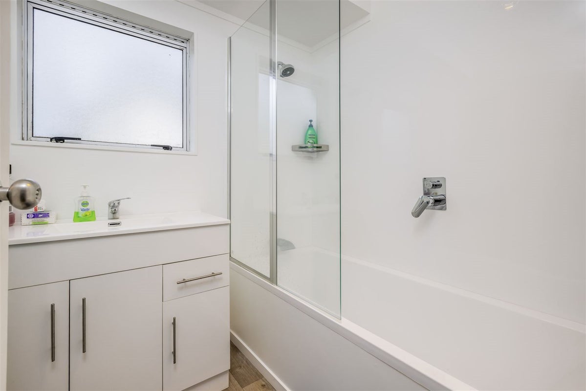 47 Dungarvon Place, Clendon Park, Auckland - Carousel 11