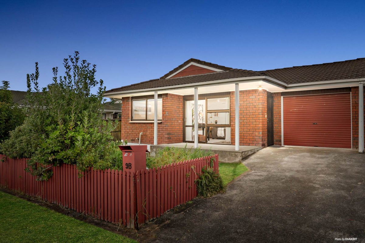 2/9 King Edward Avenue, Papakura, Auckland - Carousel 1