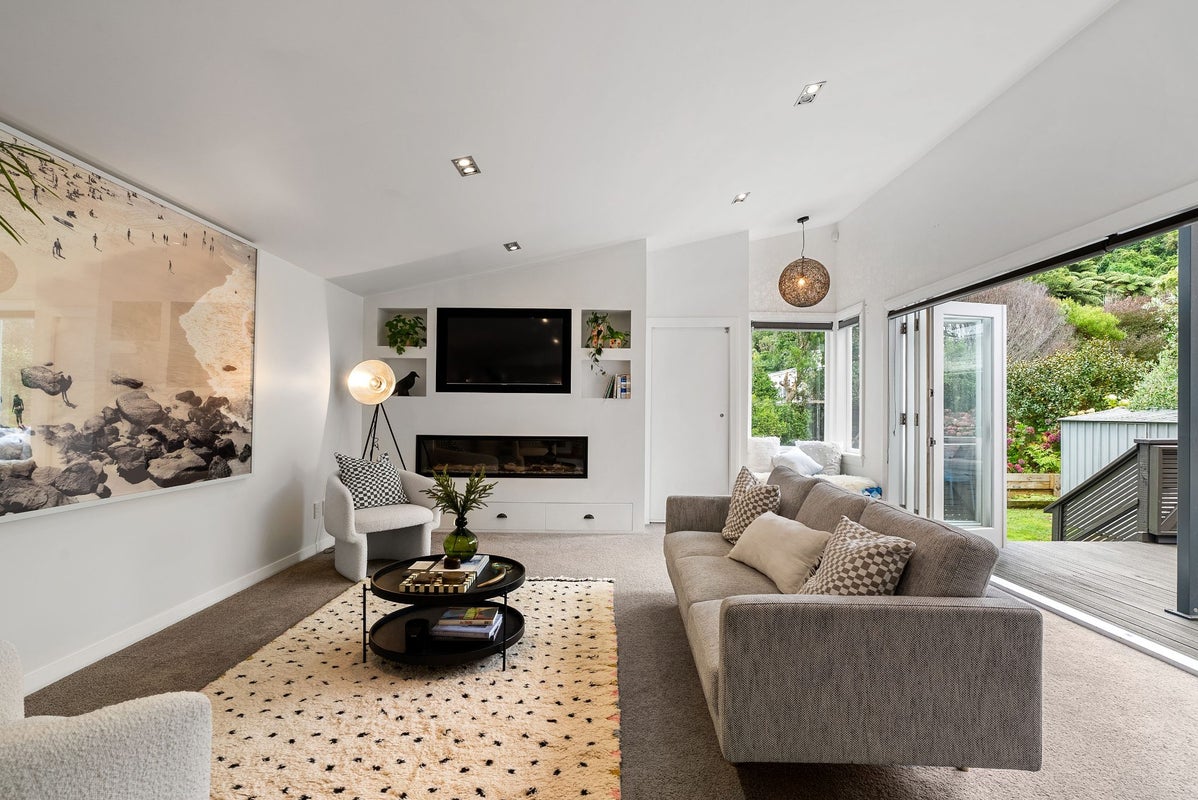 21 Chamberlain Road, Karori, Wellington - Carousel 2