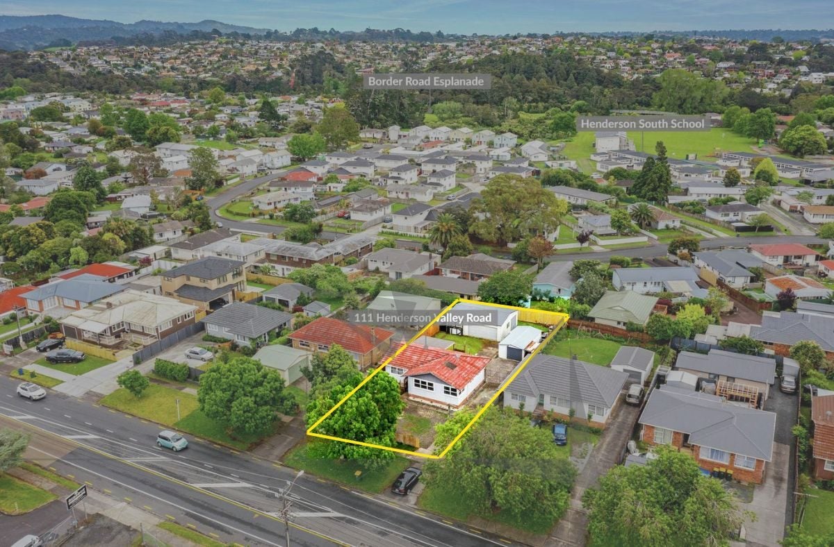 111 Henderson Valley Road, Henderson, Auckland - Carousel 1