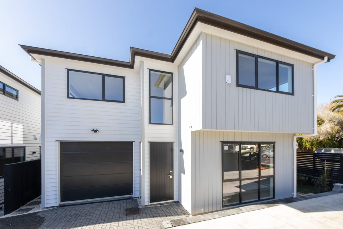 3 Pendlebury Street, Green Bay, Auckland - Carousel 2