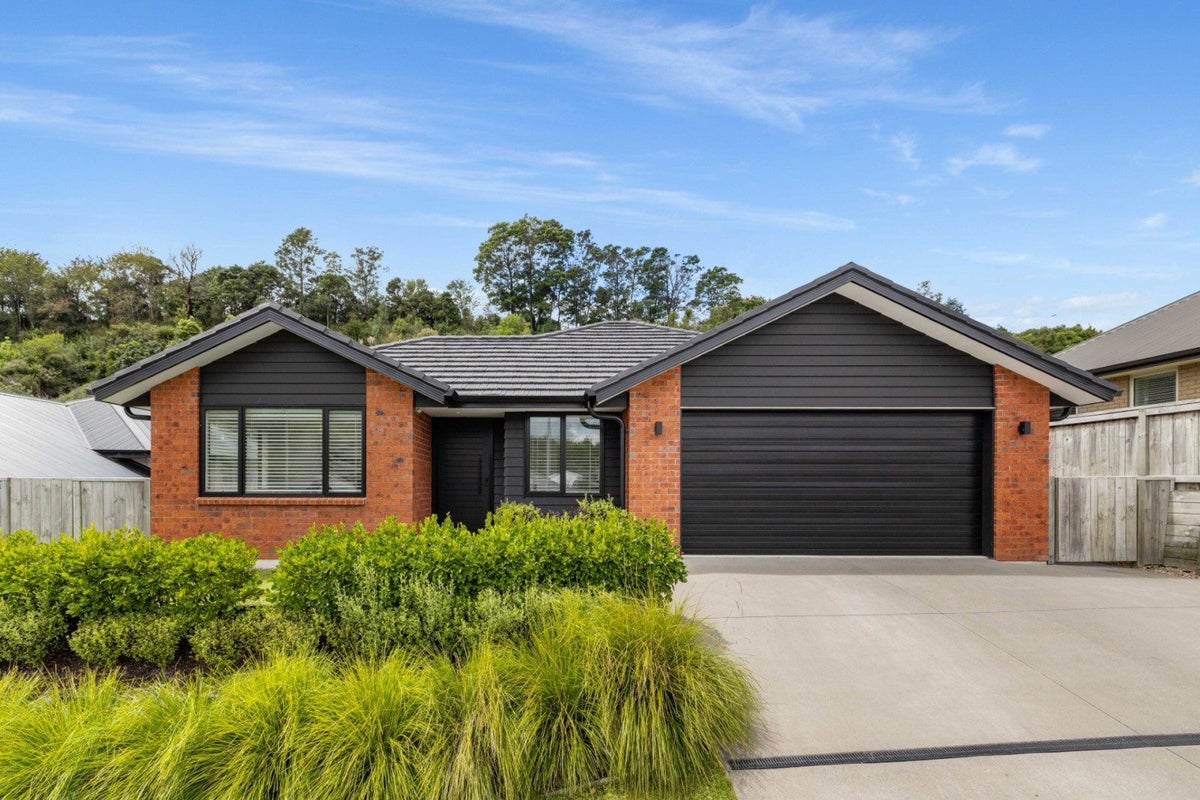 25 Pakanga Grove, Pyes Pa, Tauranga - Carousel 1