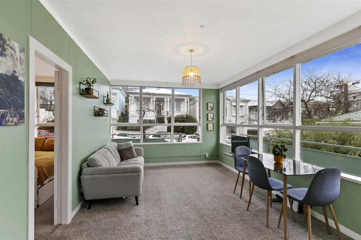 4/4 Kenwyn Terrace, Newtown, Wellington - Carousel 1