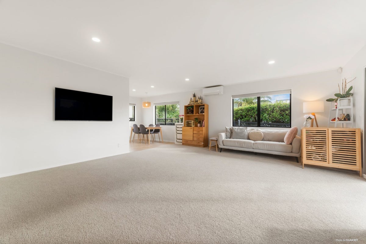 2/24 Hatherlow Street, Glenfield, Auckland - Carousel 2